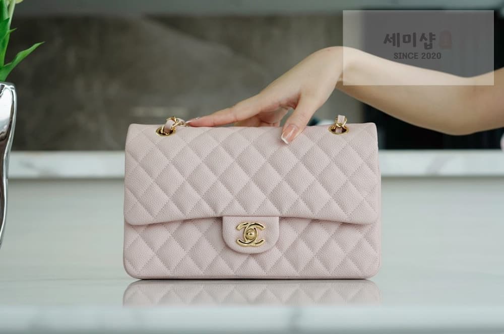 C H A N E L Chanel Classic Medium Caviar 파우더핑크 Bag